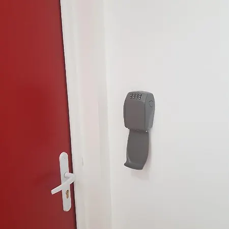 11 - Tres Joli 2 Pieces Climatise Equipe Pour 1 A 5 Personnes, Avec 3 Lits, Vue Sur Parc Arbore, Parking Privatif Gratuit, Grand Fourgon Possible, Le Linge De Maison Est Fourni Apartment Razac-sur-lʼIsle
